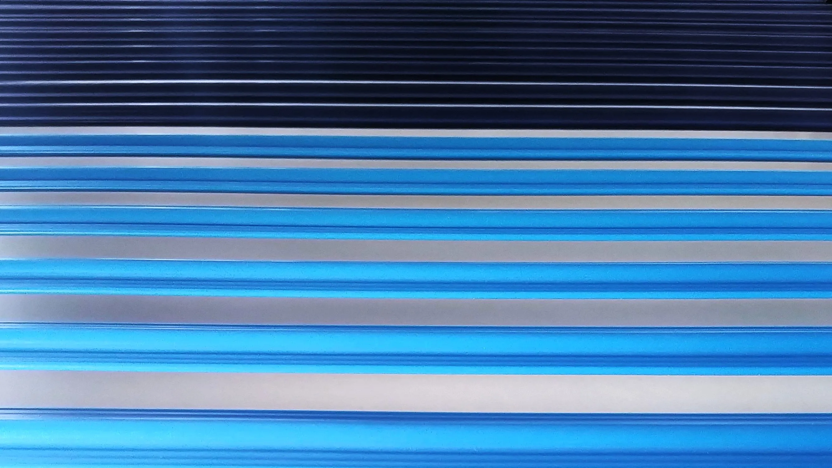 Ausschnitt einer integrierten Fiberglas-Federung mit 28 Leisten