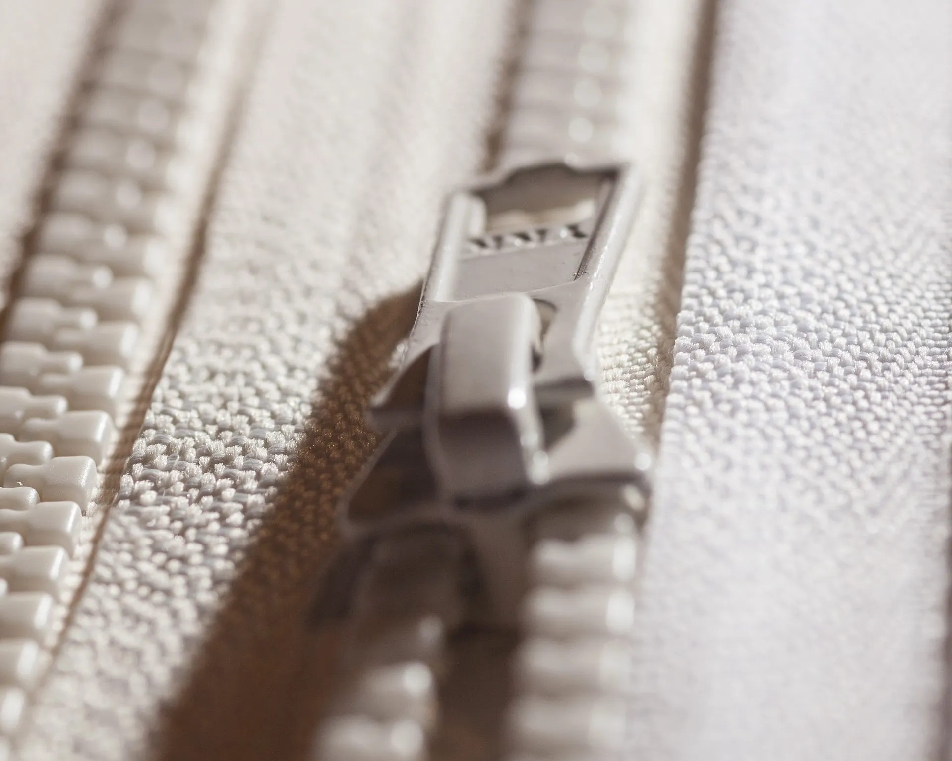 Unterbau – Polsterung / Materialdetail Reissverschluss